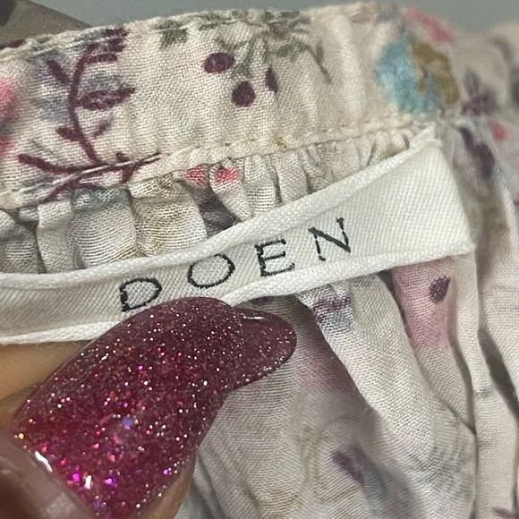 Doen June Top in Feathered Floral - Picture 8 of 11